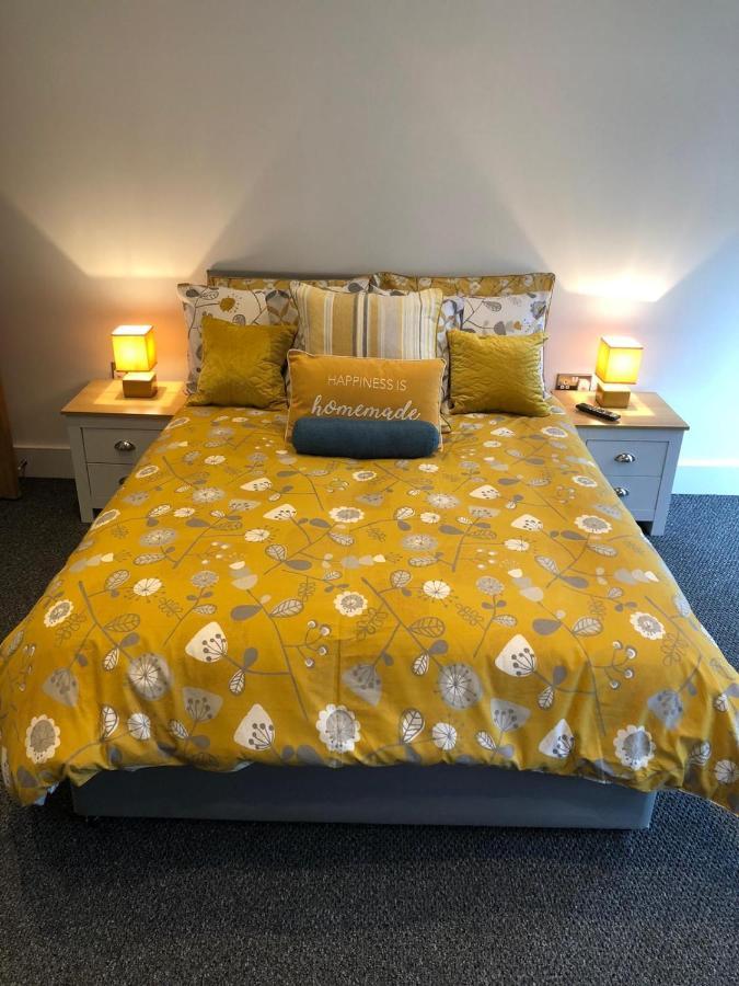 Marine Villa Hotel & Suites - Close To Beach, Train Station & Southend Airport Kültér fotó
