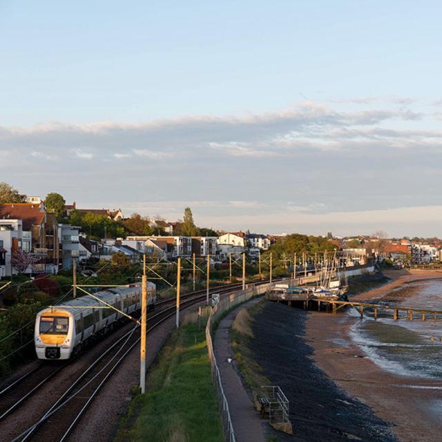 Marine Villa Hotel & Suites - Close To Beach, Train Station & Southend Airport Kültér fotó