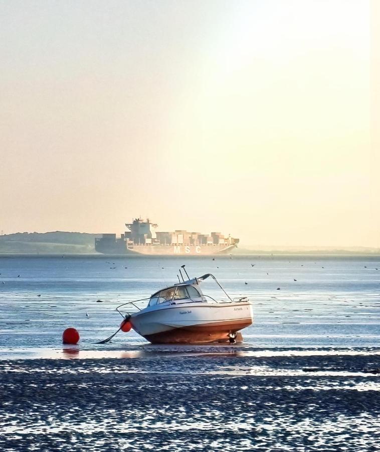 Marine Villa Hotel & Suites - Close To Beach, Train Station & Southend Airport Kültér fotó