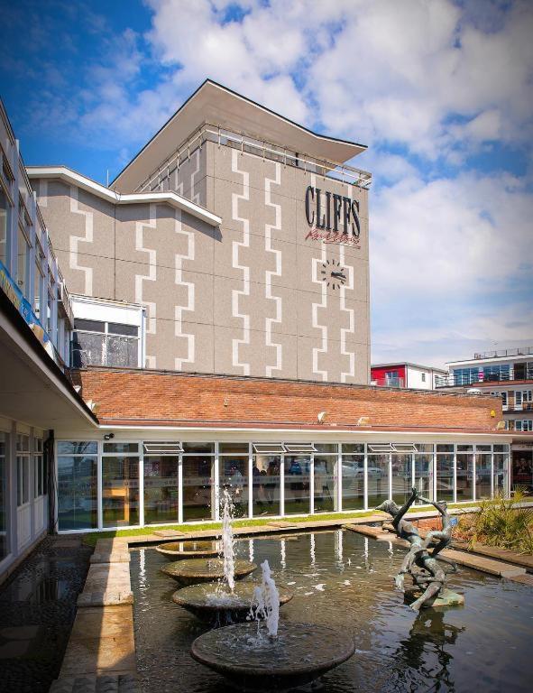 Marine Villa Hotel & Suites - Close To Beach, Train Station & Southend Airport Kültér fotó