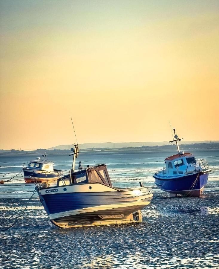 Marine Villa Hotel & Suites - Close To Beach, Train Station & Southend Airport Kültér fotó